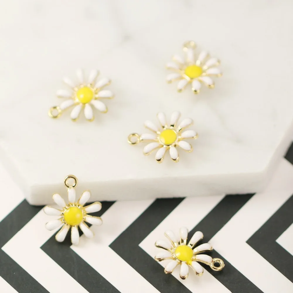 Корень 10 шт./упак. золотого цвета цветков хризантемы эмалированная Подвеска DIY