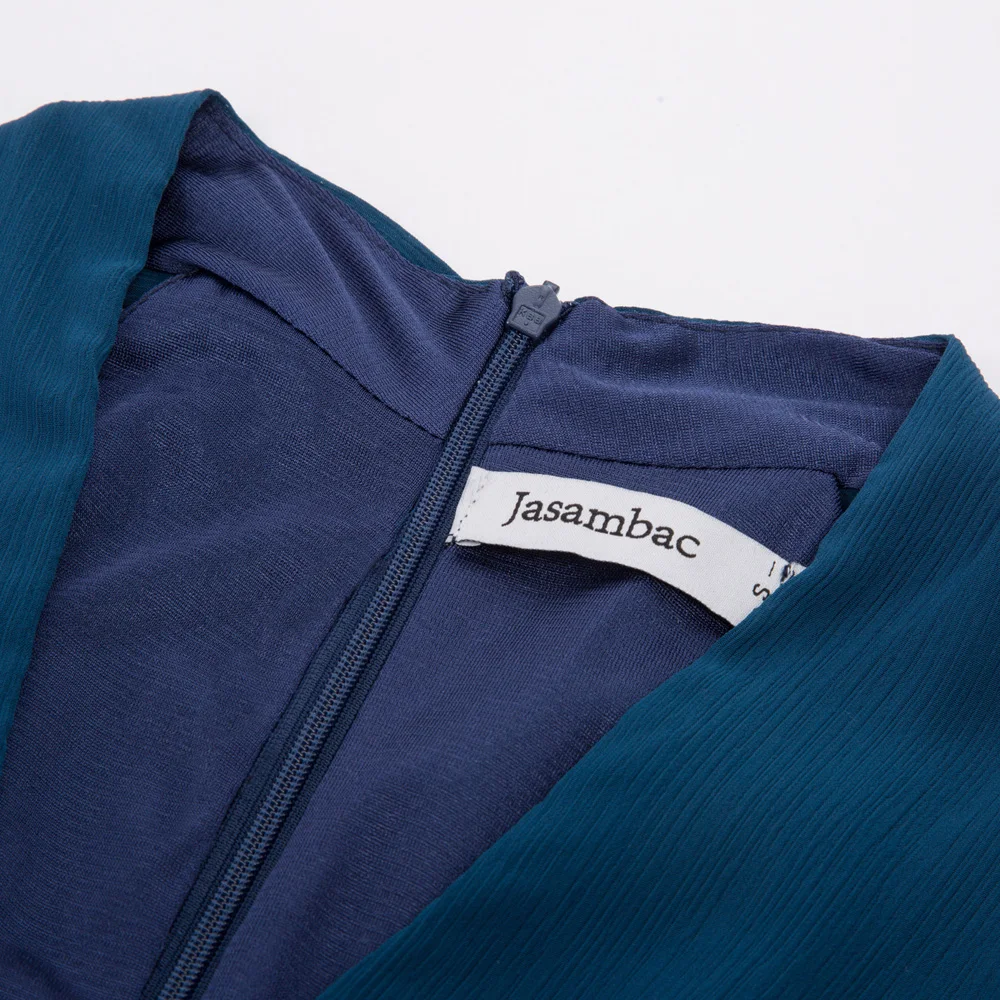 Женское офисное платье элегантное привлекательное летнее без рукавов с