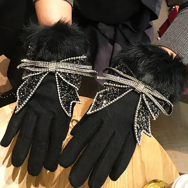 

Women warm winter gloves Luxury rhinestone bowknot Rabbit fur Gloves Touch phone full finger Mittens Female