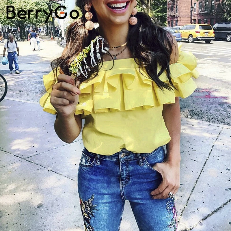 Женский желтый короткий топ BerryGo элегантный без рукавов с открытой спиной и