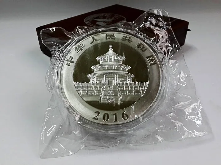 Памятная Серебряная монета в виде китайской панды 1 кг с COA и коробкой для