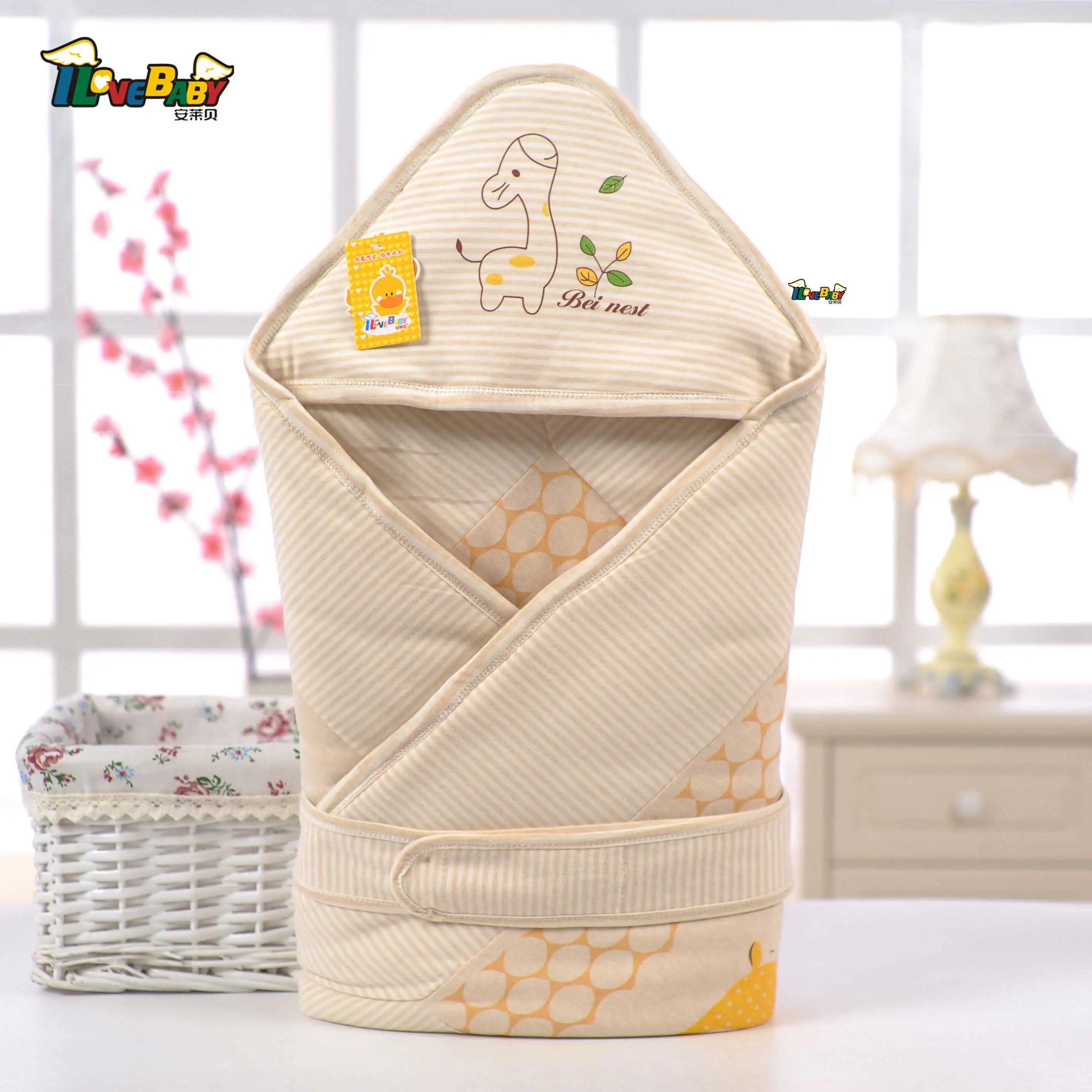 Ребенок держит чистый цветной хлопок осенью и зимой детские одеяла утолщение