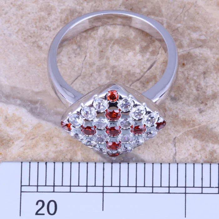 Женское кольцо небесно-красного граната с белым фианитом и серебряным покрытием