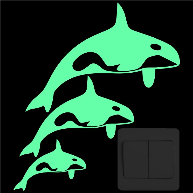 Светящаяся наклейка на выключатель с изображением китов светится в темноте