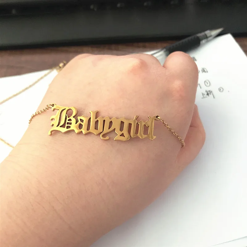 Babygirl Старый английский шрифт ожерелье для новорожденных девочек с надписью