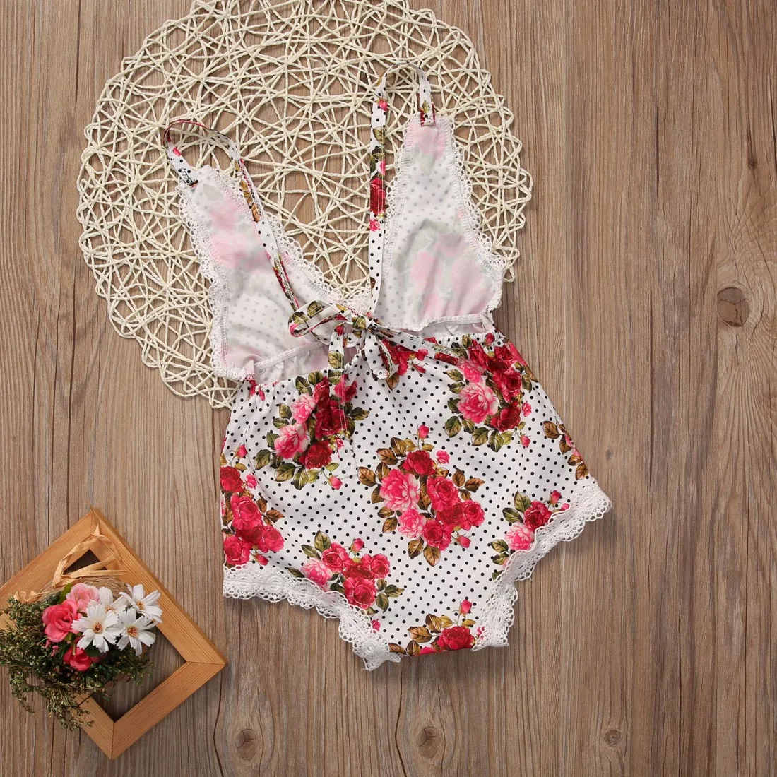 Одежда для маленьких девочек кружевной комбинезон с цветочным рисунком цельный