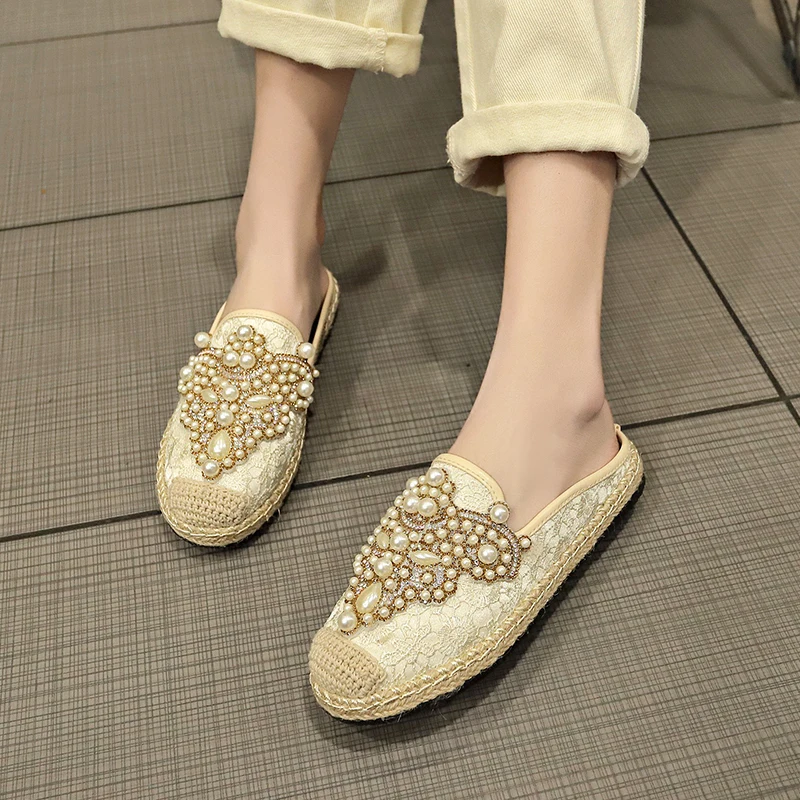 Женские лоферы на плоской подошве Мокасины с перламутровым покрытием весну 2019 |