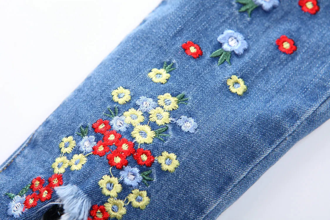 Весенние джинсы с цветочной вышивкой для маленьких девочек детские
