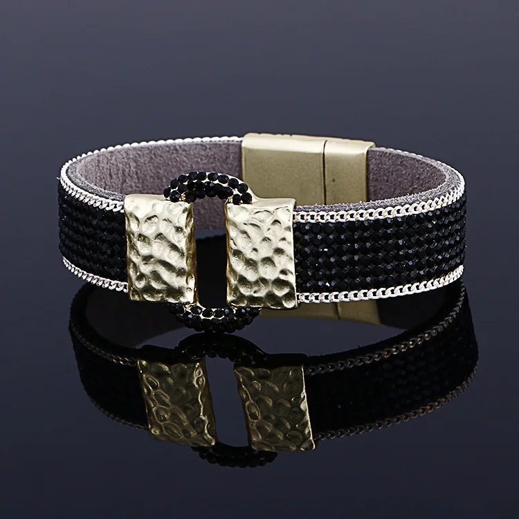 Женский бархатный браслет со стразами на магнитной застежке с бархатной