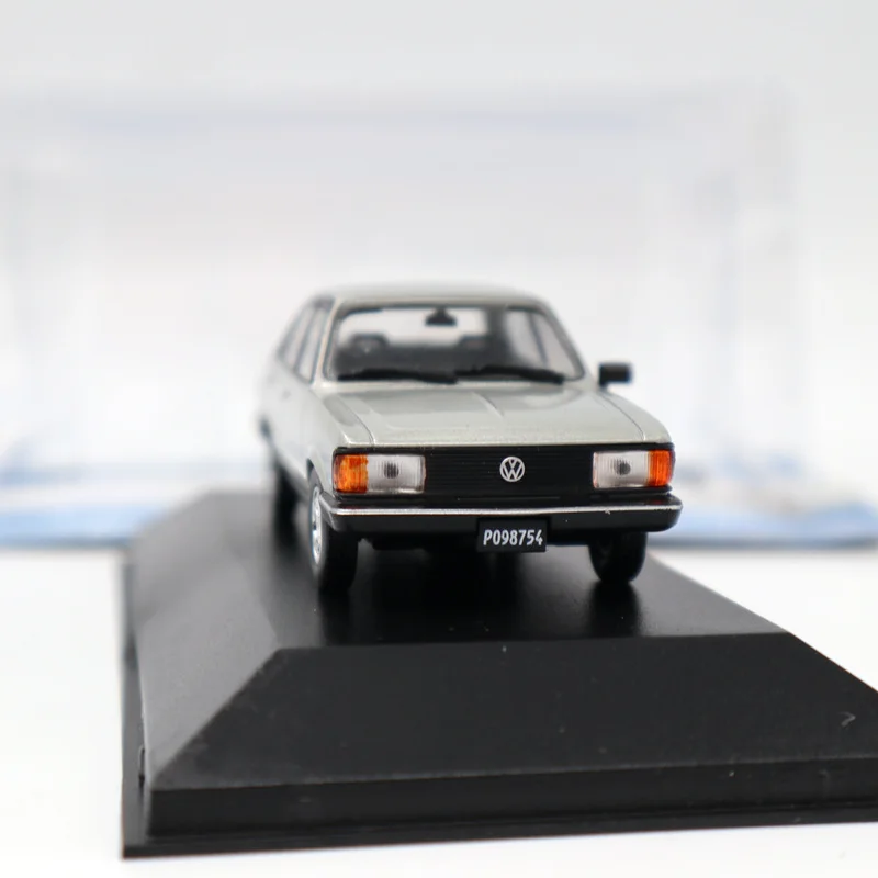 IXO altyya 1:43 V ~ W 1500 1982 литые под давлением модели игрушек коллекция автомобилей