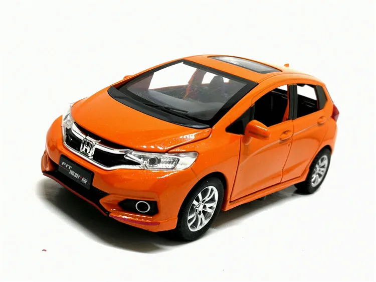 1:32 Honda Fit Металлический Игрушечный литой автомобиль литые игрушечные транспортные средства Модель автомобиля игрушки люк хэтчбек вытяжной автомобиль для детей