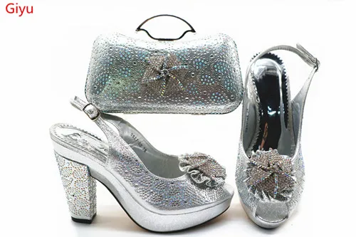 Превосходно подходящая фотография украшенная оранжевой нигерийской