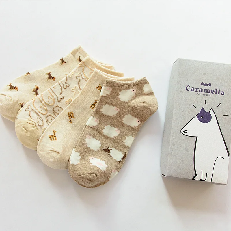 Носки женские короткие с мультяшным рисунком хлопок 4 пары в подарочной коробке |
