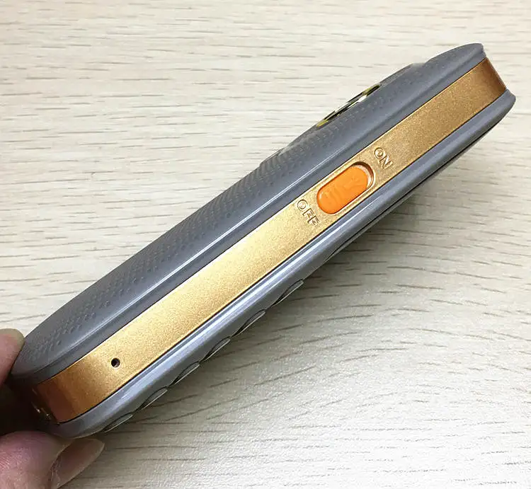 1 8 &quotэкран две Sim карты двойной режим ожидания большой 3D звук мобильный телефон H
