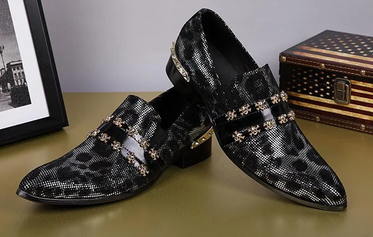 

gold Metal Skull and back gold rivet Decoration Handmade Men patent leather Prom and Banquet Men's Flats Oxfords Wedding