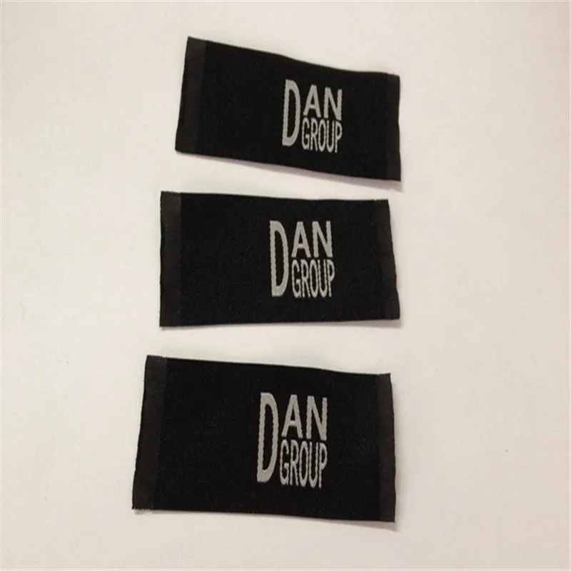 

Customized 3*7cm Woven Label Clothing main label