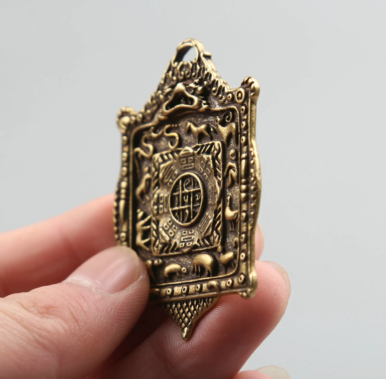 

56MM/2.2" Collection Curio Rare Chinese Fengshui Bronze Exquisite 12 Zodiac Nine Palace Eight Diagrams Amulet Pendant Statue 19g