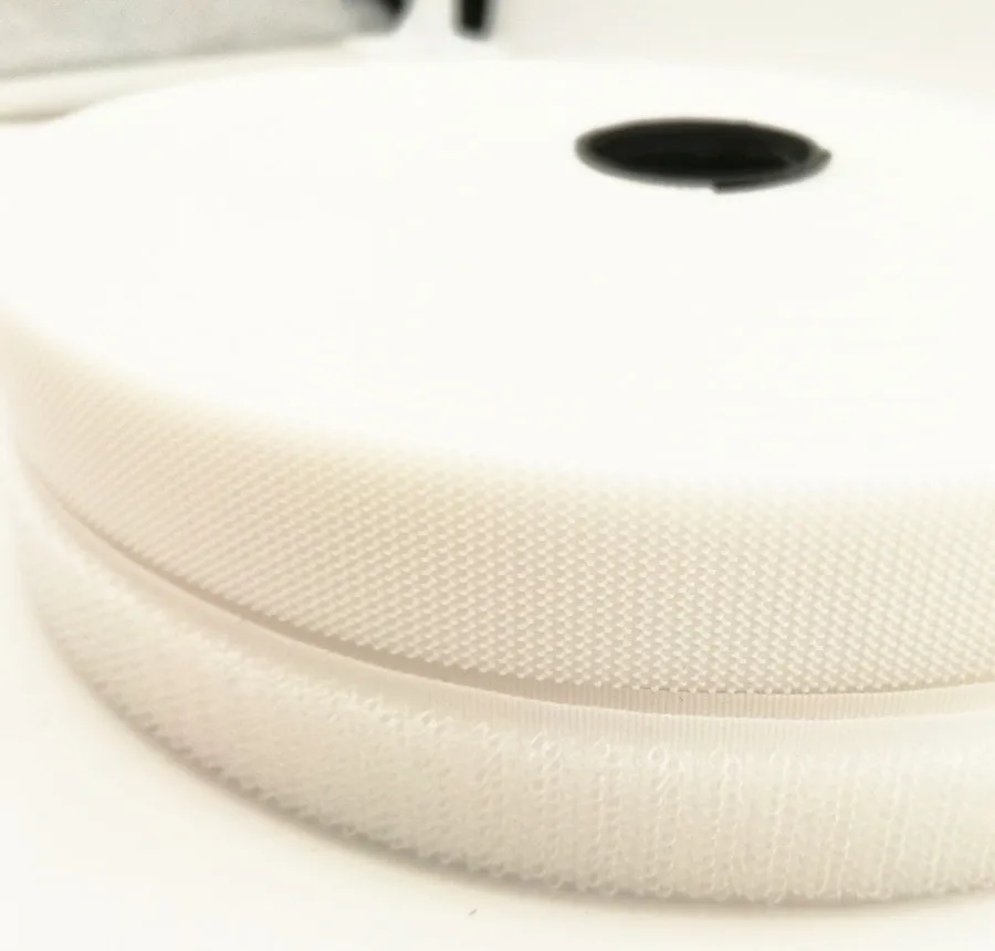 

5/8 ''(1,6 см) ширина 6 метров. Впрыснутая крепежная лента, не скатывается петля и Впрыснутый крючком пришивной одежды, обуви, аксессуаров для сумки. Белый