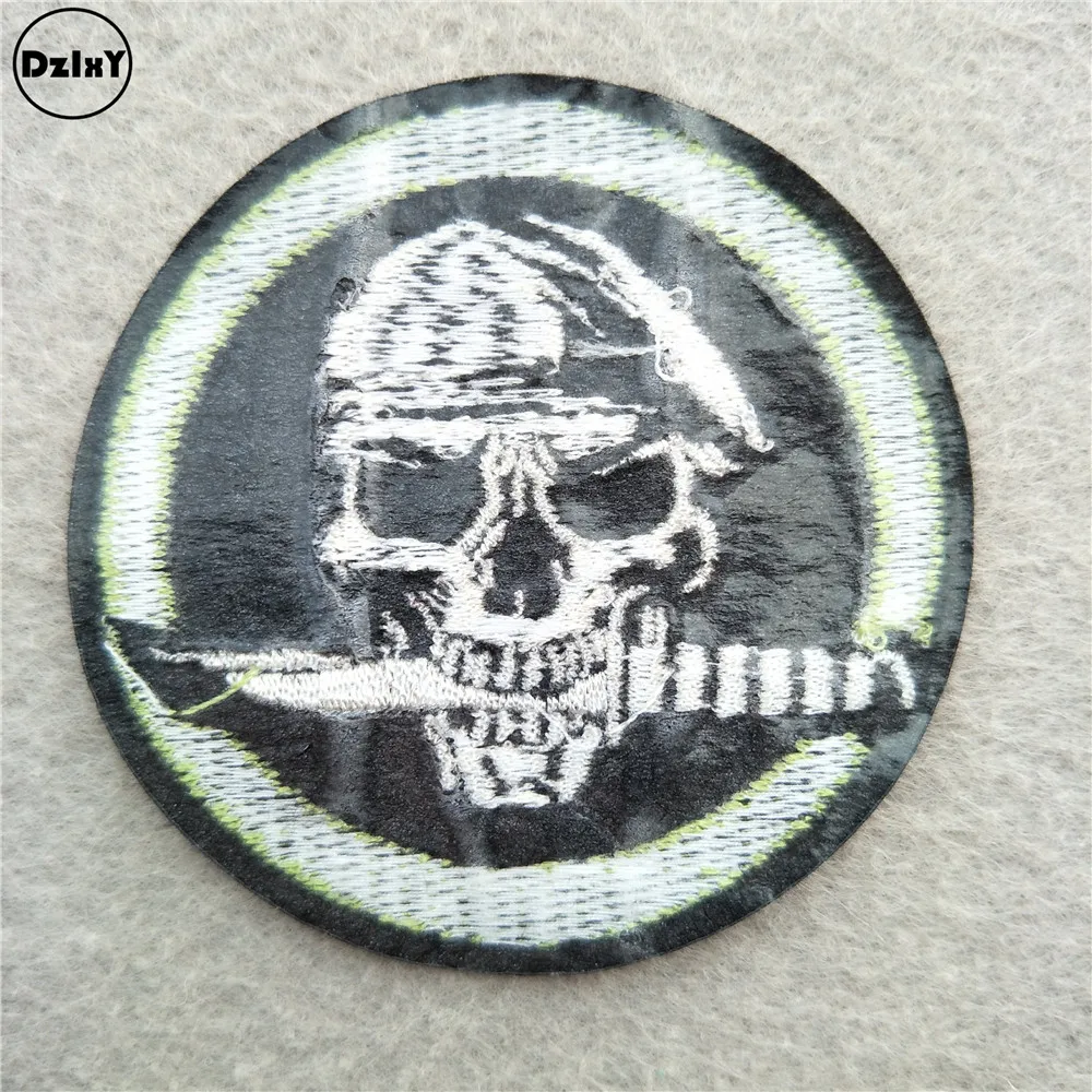1 шт. Череп с ножом патчи для детской одежды железные аппликации DIY полосы вышитые наклейки Пришивные круглые значки@ F-68