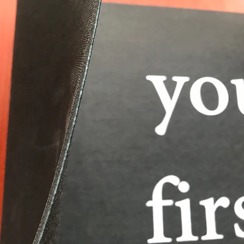 Входной дверной коврик раньше позвонил в интерьере интерьера коридоре