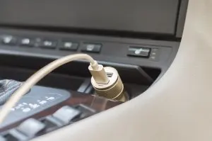 Автомобильное зарядное устройство для мобильных телефонов 3 1 А 2USB-порта адаптер