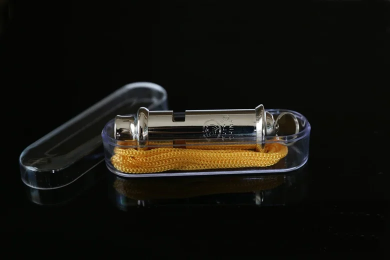 Металлический свисток для занятий спортом на открытом воздухе с