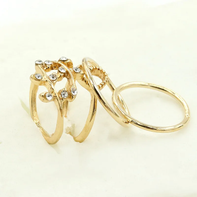 Женские кольца с кристаллами в форме сердца открытые золотистые и Серебристые