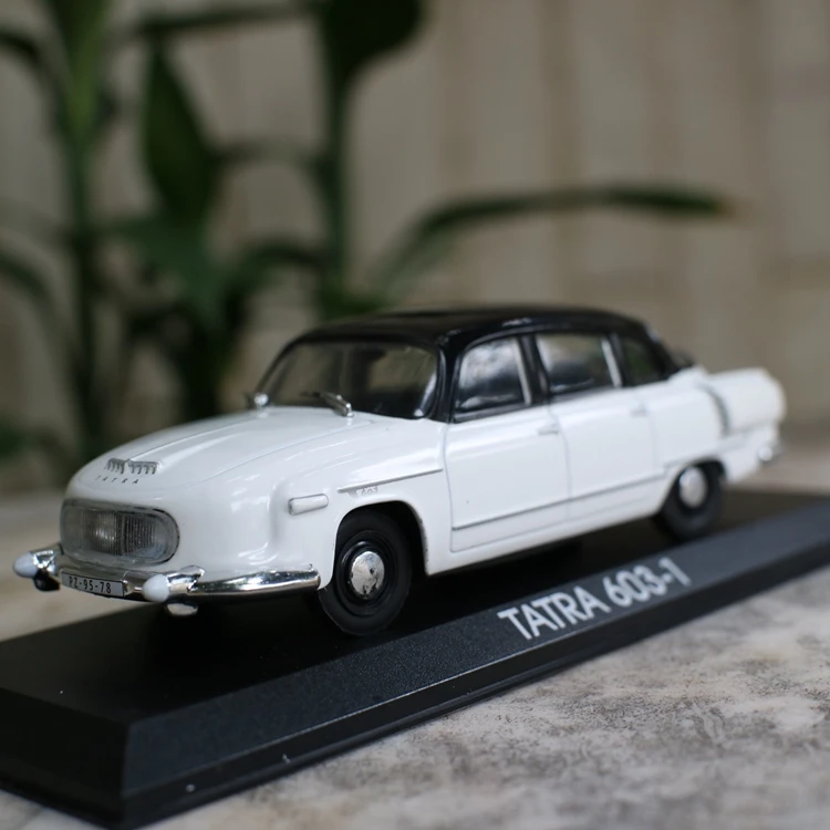 1:43 модели легкосплавных автомобилей классический автомобиль с высокой