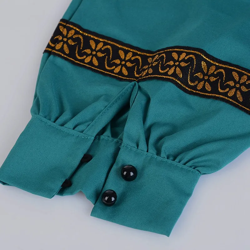 Длинное женское платье с длинным рукавом и вышивкой в этническом стиле