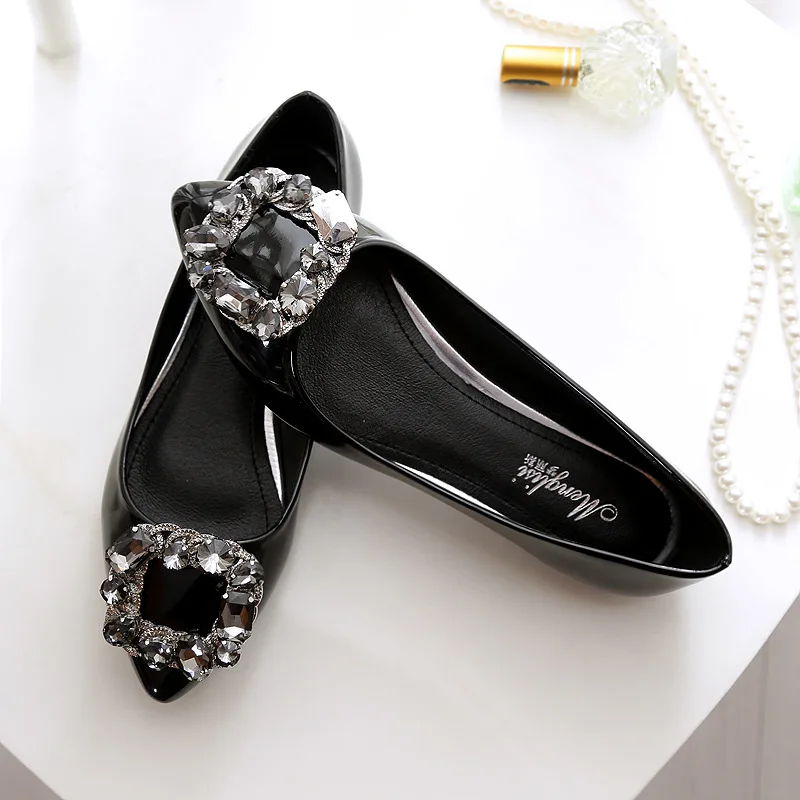 Туфли стразы женские из лакированной кожи модная обувь на плоской подошве без