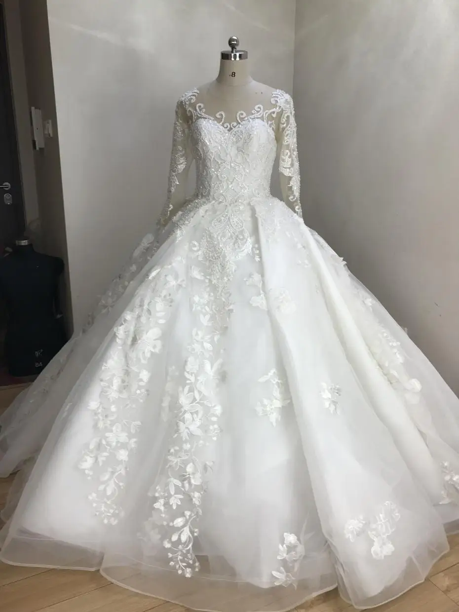 

Vintage High-end White Nude Sexy Wedding Dresses 2018 Long Sleeveless Lace Appliques Fashion Romance Bridal Gown Real Photos