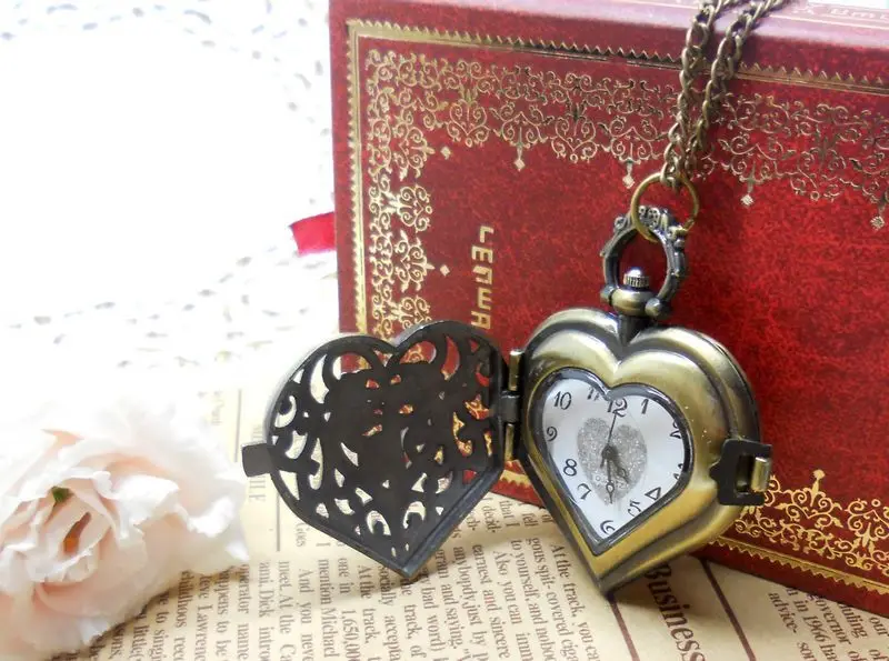 Free shipping wholesale vintage bronze antique hollow heart shaped top quality clock pendant necklace | Наручные часы