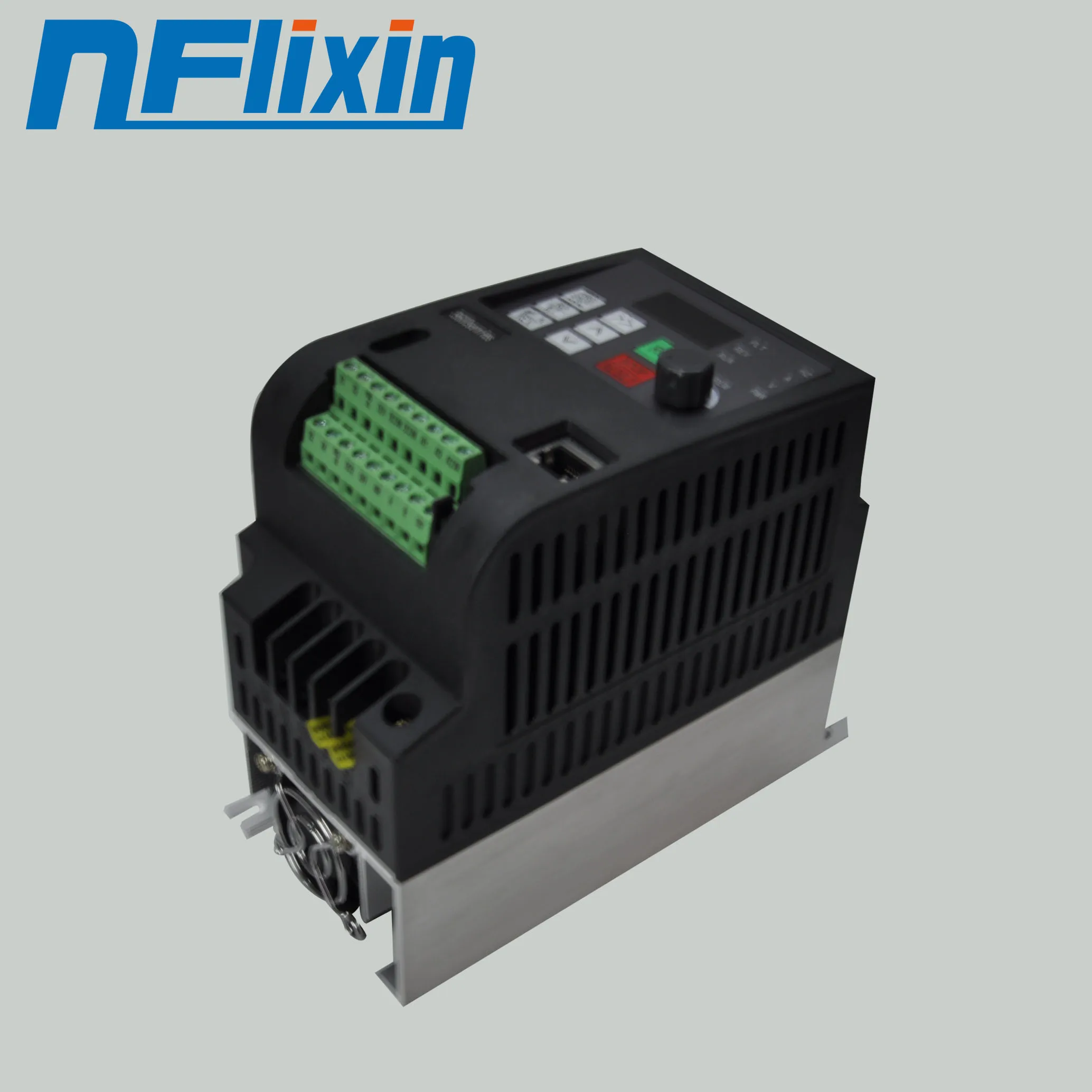 Intek spk303b43g. Преобразователь фазы 380в 3. Частотник на двигатель 380 вольт. Преобразователь с 220 на 380 30квт. Преобразователь с 220 на 380.