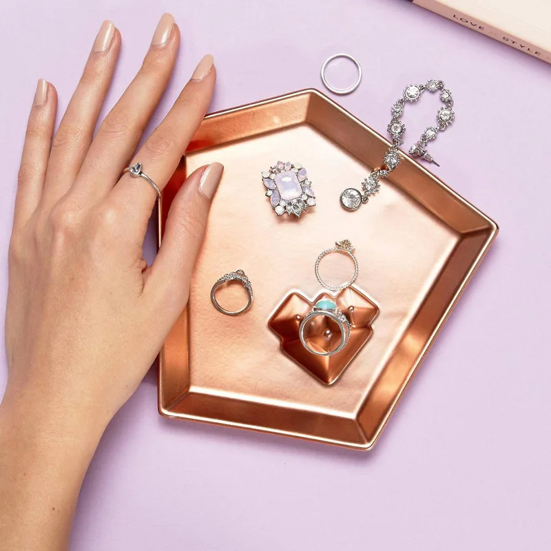 European home furnishings are decorated with pottery and porcelain ring necklace for Jewelry collection tray |