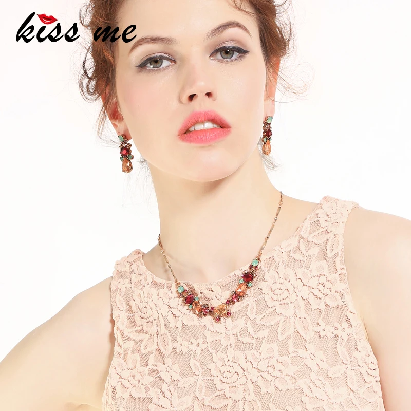KISS ME Red Green Acrylic Crystal Geometric Choker Necklace Latest Luxury Jewelry Women Statement Necklace