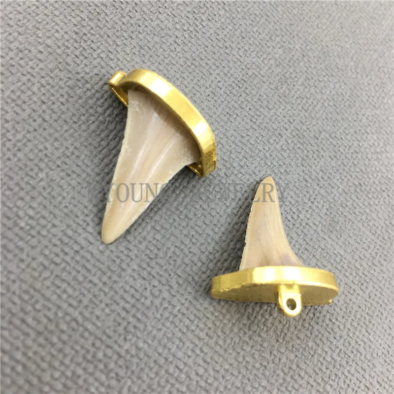 Маленькая подвеска в виде зуба акулы натуральная крышка золотого цвета богемное