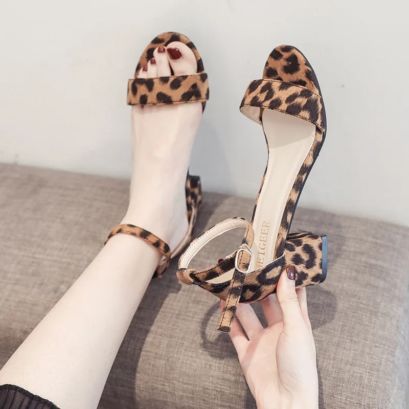 Женские повседневные Элегантные замшевые сандалии с круглым носком толстой