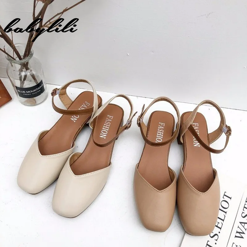 Женские босоножки с закрытым носком Новинка лета 2019 года на квадратном каблуке