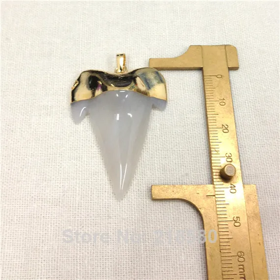 H DP108 Белый Агат зуб акулы Кулон Шарм смоченной в покрытыем цвета чистого 24