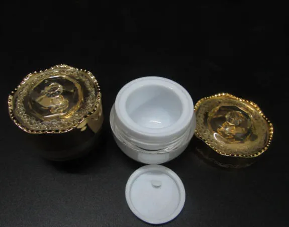 Косметический баночка из пластика в форме короны жемчужно-белого цвета на 10 мл/10 г, пустая упаковка для косметики.