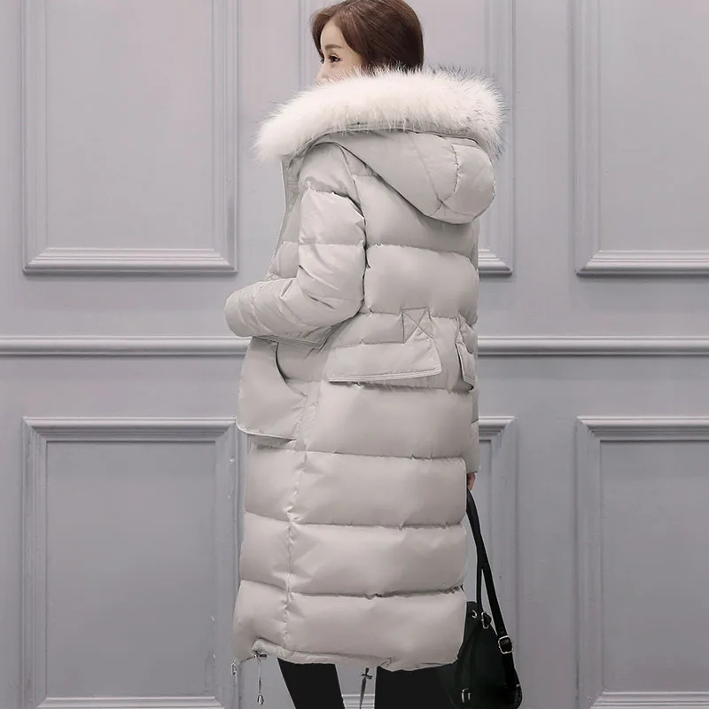 Зимняя женская куртка на утином пуху с капюшоном и большим меховым воротником