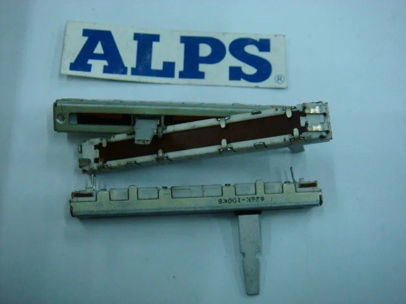 [BELLA] Японский горный потенциометр ALPS 6 см B100K с одной ручкой высотой 20 мм -- 10
