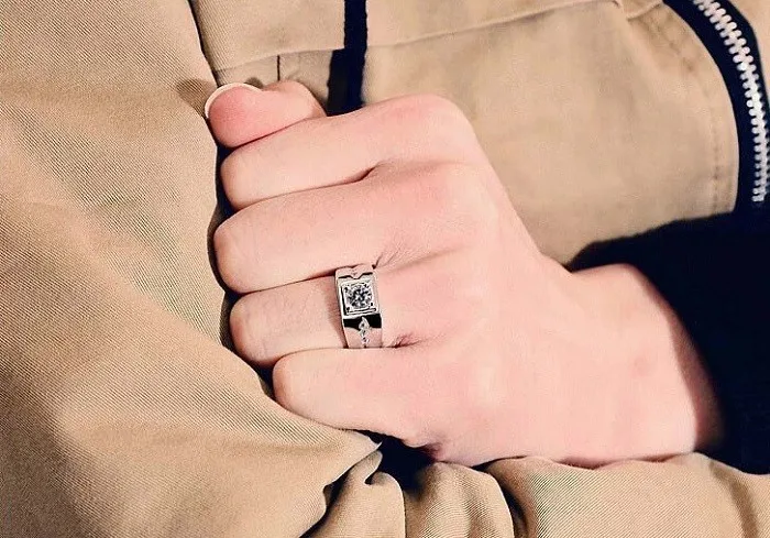 2017 белый камень серебро Цвет кольцо Высокая мода мужские свадебные кубический