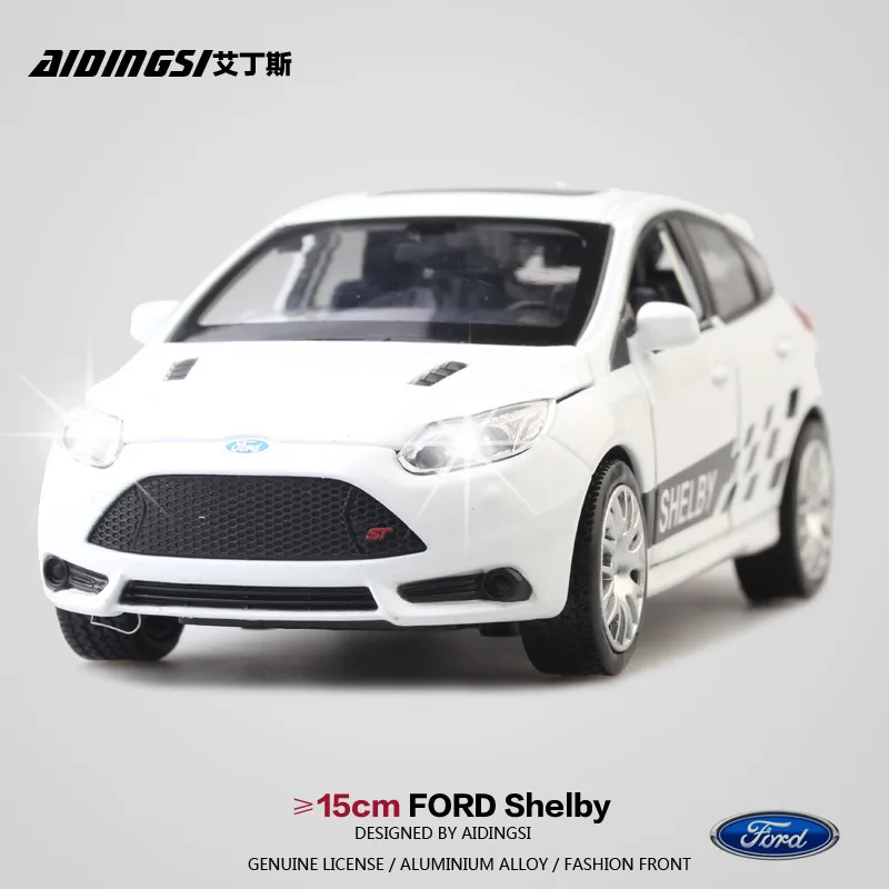 Белый 1:32 Масштаб сплав металл литая под давлением модель автомобиля для Ford Focus ST Коллекция Модель вытяните назад игрушки автомобиль со звуком и светильник - Цвет: Белый