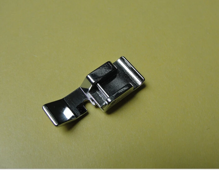 Детали бытовой швейной машины прижимная лапка на молнии 7306 3 (узкое правое)