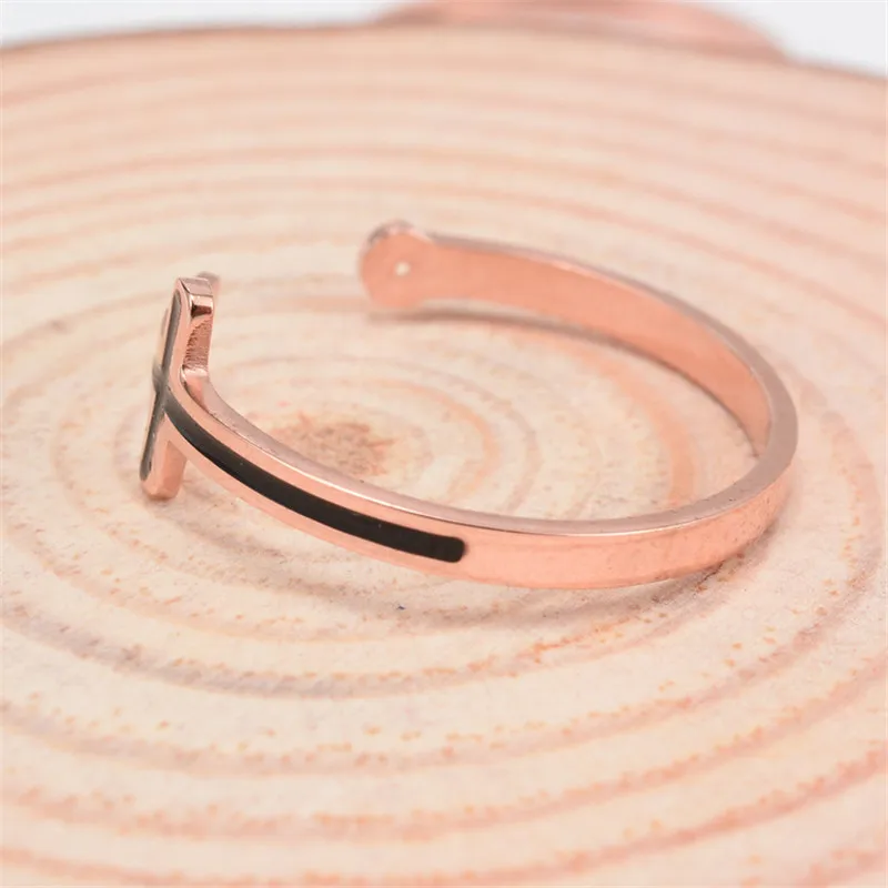 Martick Открытое кольцо из розового золота с высокой полировкой и одним кубическим