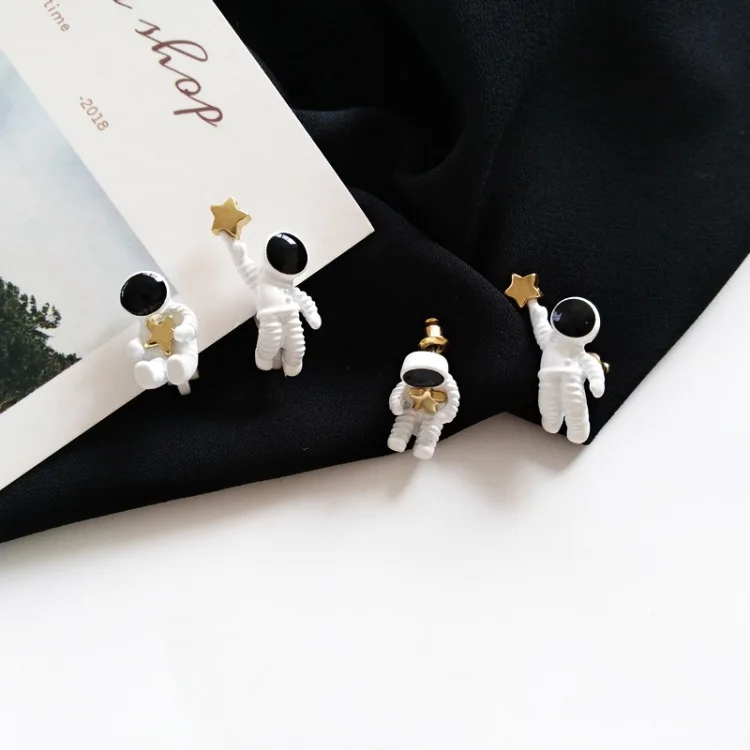 

Asymmetric pentagram contracted earrings fashion ladies earrings space astronauts small stud earrings fashion woman earrings
