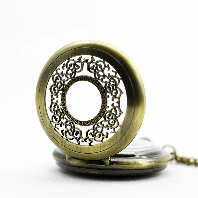 Bronze Mesh Hollow Relief Mechanical Pocket Watch Retro Steampunk Manual Winding Fob Chain Clock for Men and Women Holiday Gifts