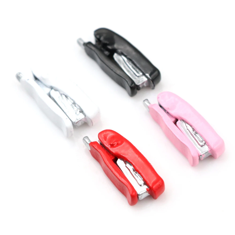 

1PCS mini Metal Pink Stapler Muticolor Doll house Miniature 1:12 Toy Doll Accessories kids pretend play toy Random Color