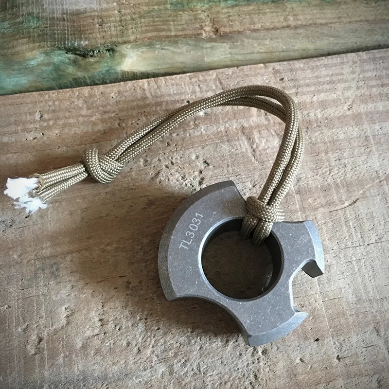 EDC титановый сплав Многоцелевой Два отверстия инструменты метеорит брелок для